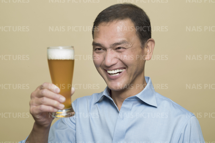 man drinking beer